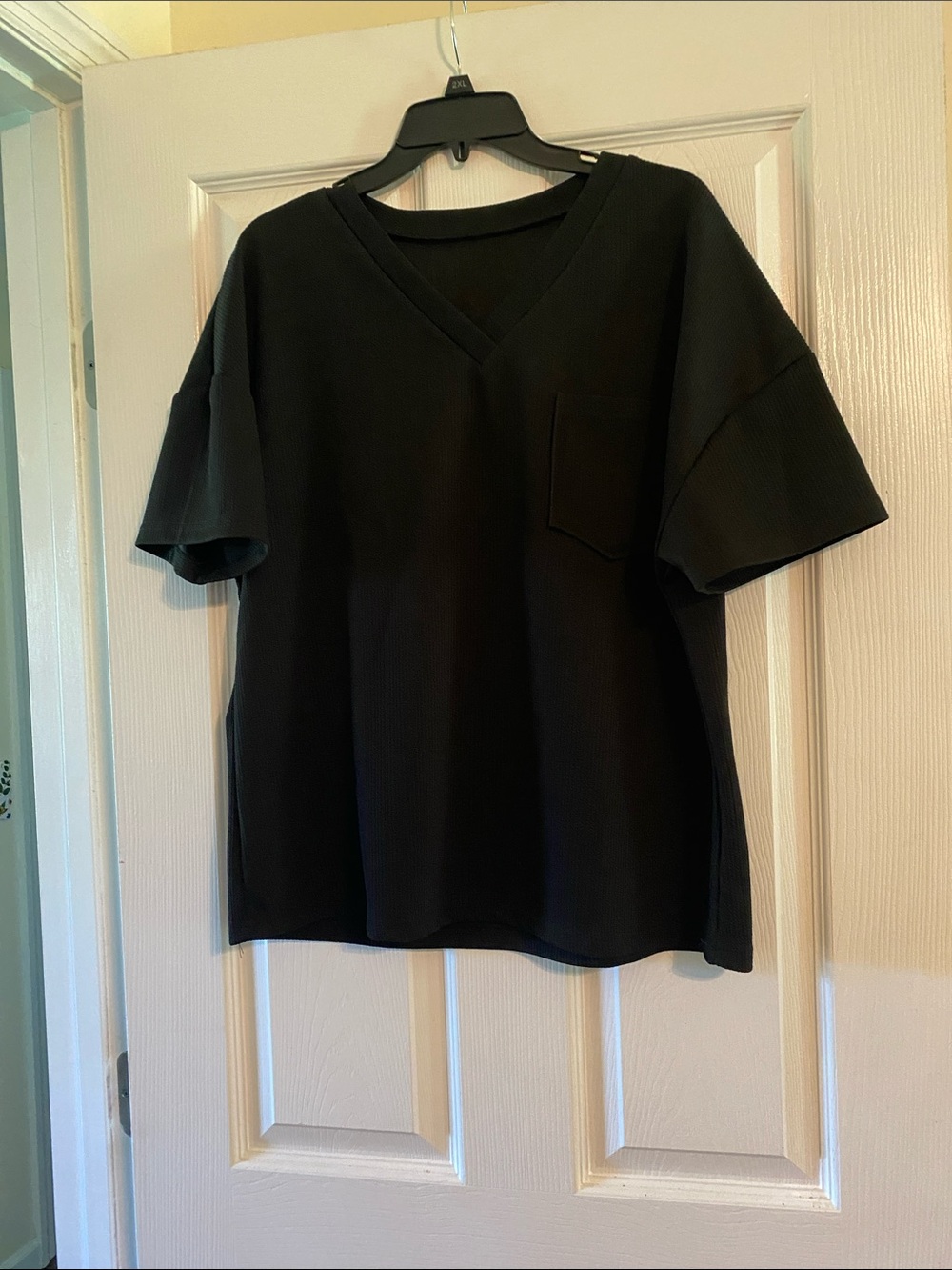 Women's Black V-Neck Short Sleeve Pocket Tee